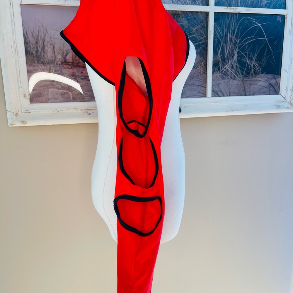 Red Long-Sleeve Accent Crop Top - Unbranded - Picture 2 of 5